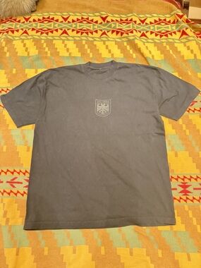 Vintage Kanye Vultures Crest Graphic T-Shirt Size L